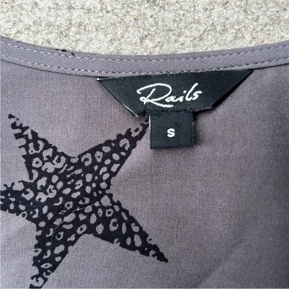 Rails Hillary Charcoal Cheetah
Stars Faux Wrap Pullover Blouse
Size Small - Picture 3 of 13